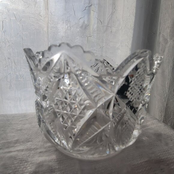 Vintage Clear Cut Glass Bowl With Scalloped Edge & Starburst Pattern - Picture 7 of 8